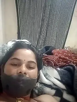 Snapshot of JULEE-740 chatting on October 25, 2025, 12:21 am JULEE-740 online show from October 25, 2025, 12:21 am