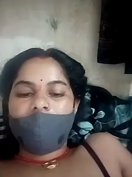 Snapshot of JULEE-740 chatting on October 6, 2025, 10:21 pm JULEE-740 online show from October 6, 2025, 10:21 pm