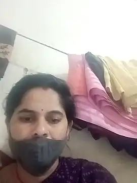 Snapshot of JULEE-740 chatting on November 11, 2025, 5:52 pm JULEE-740 online show from November 11, 2025, 5:52 pm