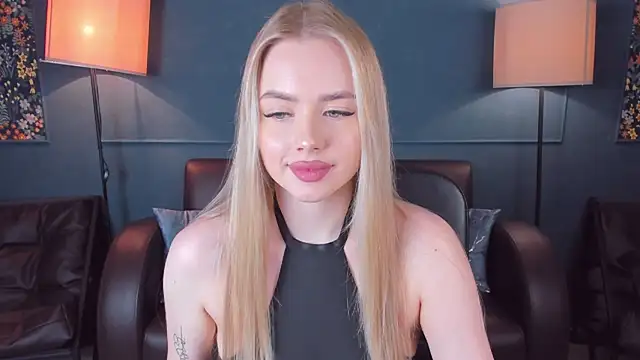 Snapshot of AvroraGoldie chatting on November 25, 2025, 10:37 am AvroraGoldie online show from November 25, 2025, 10:37 am