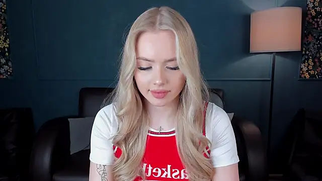 Snapshot of AvroraGoldie chatting on October 5, 2025, 10:39 am AvroraGoldie online show from October 5, 2025, 10:39 am