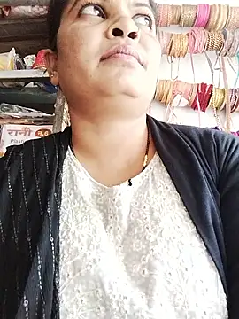 Rajnee33A online show from October 31, 2025, 7:49 am