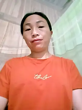 lucybaby00 online show from March 31, 2026, 11:29 pm