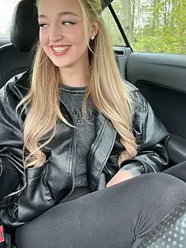 emilypeperoni online show from April 13, 2026, 1:04 pm