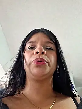 Snapshot of Eiimy_pretty chatting on October 24, 2025, 8:08 pm Eiimy pretty online show from October 24, 2025, 8:08 pm