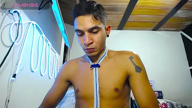 Angel latinboy online show from March 3, 2025, 9:59 pm