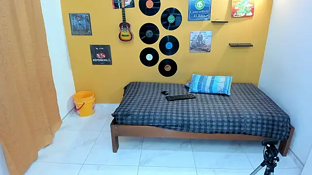 skinnyverus18 online show from March 12, 2026, 6:56 pm