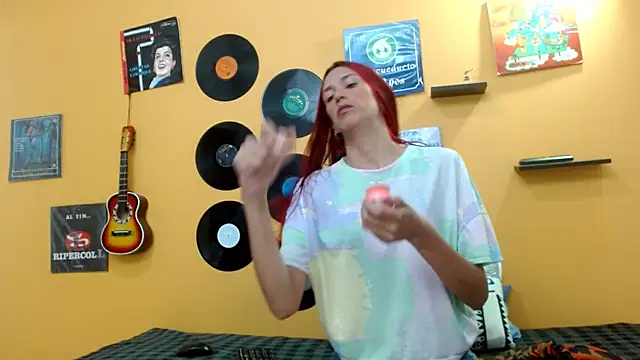 skinnyverus18 online show from October 24, 2025, 7:02 pm