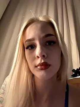 DaryaDoll online show from November 18, 2025, 9:07 pm