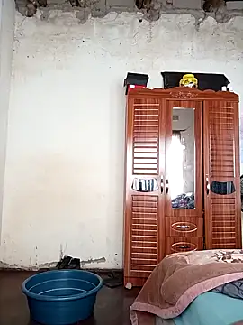 Snapshot of small_D94 chatting on September 21, 2025, 11:48 am small D94 online show from September 21, 2025, 11:48 am