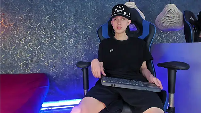 ArthurCox online show from November 18, 2025, 5:27 pm