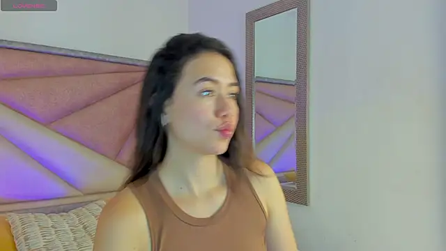 SaraWagner  online show from April 18, 2026, 12:24 am