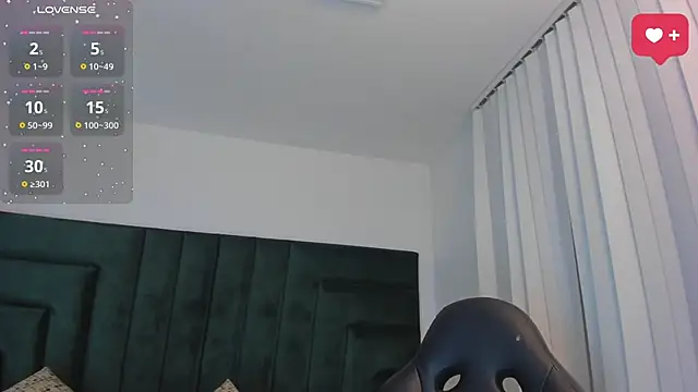 Snapshot of SaraWagner_ chatting on October 23, 2025, 12:20 am SaraWagner online show from October 23, 2025, 12:20 am