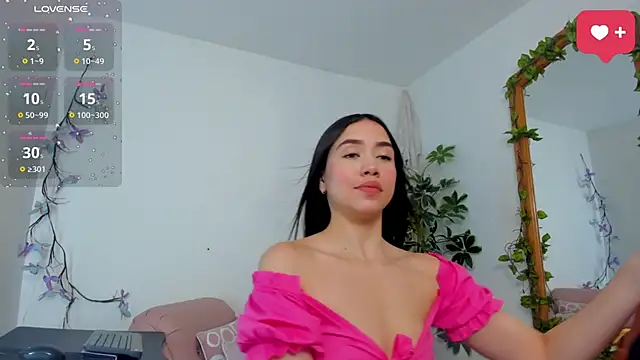 Snapshot of SaraWagner_ chatting on November 12, 2025, 12:26 am SaraWagner online show from November 12, 2025, 12:26 am