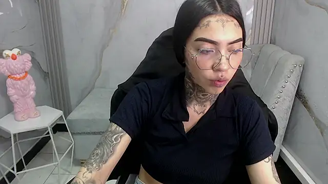 Snapshot of Ashley_Blum_v chatting on October 24, 2025, 12:59 pm Ashley Blum v online show from October 24, 2025, 12:59 pm