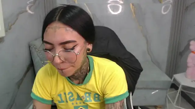 Snapshot of Ashley_Blum_v chatting on November 30, 2025, 1:17 am Ashley Blum v online show from November 30, 2025, 1:17 am