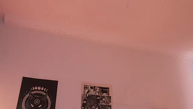 sophieee art online show from November 5, 2025, 9:07 pm