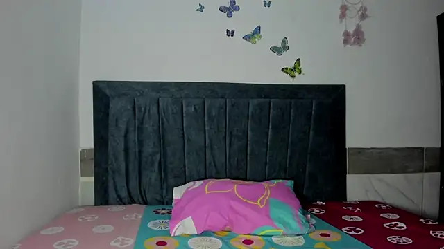 Snapshot of emmie_bunny chatting on April 4, 2026, 10:27 pm emmie bunny online show from April 4, 2026, 10:27 pm