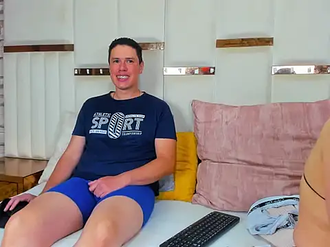 Snapshot of CandyandSteven chatting on October 12, 2025, 2:46 am CandyandSteven online show from October 12, 2025, 2:46 am