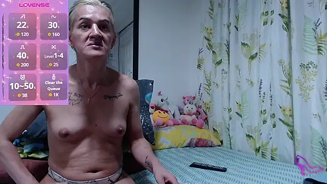 Snapshot of AllysonStonne chatting on December 4, 2025, 10:20 pm AllysonStonne online show from December 4, 2025, 10:20 pm