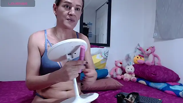 Snapshot of AllysonStonne chatting on October 27, 2025, 11:05 pm AllysonStonne online show from October 27, 2025, 11:05 pm