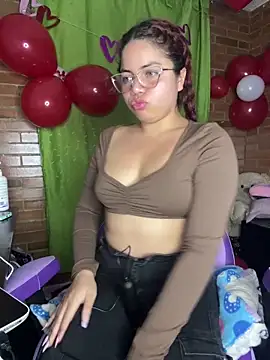 Snapshot of kris_eph chatting on February 4, 2026, 12:05 am kris eph online show from February 4, 2026, 12:05 am