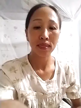 Snapshot of cute_love00 chatting on October 19, 2025, 10:40 am cute love00 online show from October 19, 2025, 10:40 am