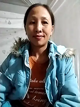 Snapshot of cute_love00 chatting on November 3, 2025, 12:20 pm cute love00 online show from November 3, 2025, 12:20 pm