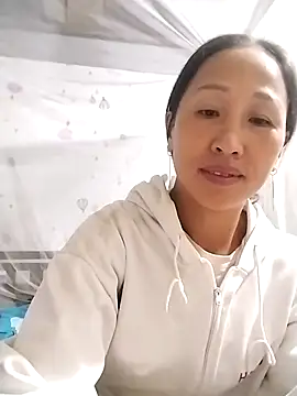 Snapshot of cute_love00 chatting on October 24, 2025, 11:37 pm cute love00 online show from October 24, 2025, 11:37 pm