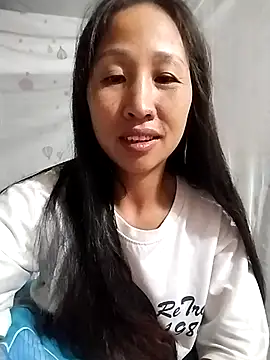 Snapshot of cute_love00 chatting on October 29, 2025, 10:42 pm cute love00 online show from October 29, 2025, 10:42 pm