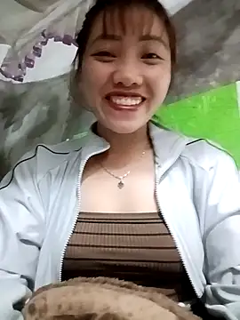 Snapshot of adbosa_00 chatting on December 2, 2025, 4:03 am adbosa 00 online show from December 2, 2025, 4:03 am