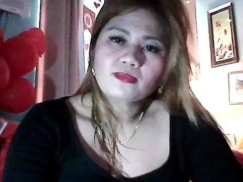 Snapshot of Miss_Heart chatting on November 2, 2025, 2:38 am Miss Heart online show from November 2, 2025, 2:38 am