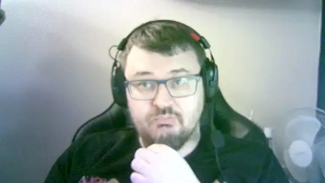 Snapshot of SirAbuser chatting on December 16, 2025, 7:01 am SirAbuser online show from December 16, 2025, 7:01 am