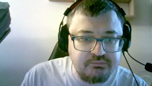 Snapshot of SirAbuser chatting on November 27, 2025, 8:04 am SirAbuser online show from November 27, 2025, 8:04 am