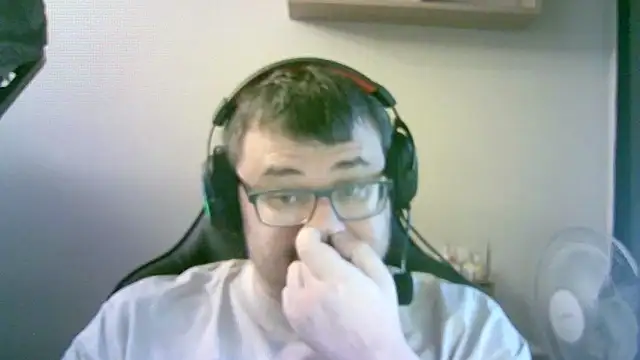 Snapshot of SirAbuser chatting on October 22, 2025, 6:35 am SirAbuser online show from October 22, 2025, 6:35 am