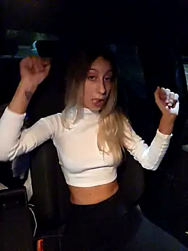 Snapshot of PetiteSecrets chatting on October 9, 2025, 8:09 pm PetiteSecrets online show from October 9, 2025, 8:09 pm