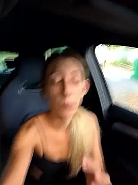 Snapshot of PetiteSecrets chatting on September 28, 2025, 2:35 pm PetiteSecrets online show from September 28, 2025, 2:35 pm