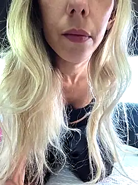 Snapshot of PetiteSecrets chatting on October 5, 2025, 3:14 pm PetiteSecrets online show from October 5, 2025, 3:14 pm