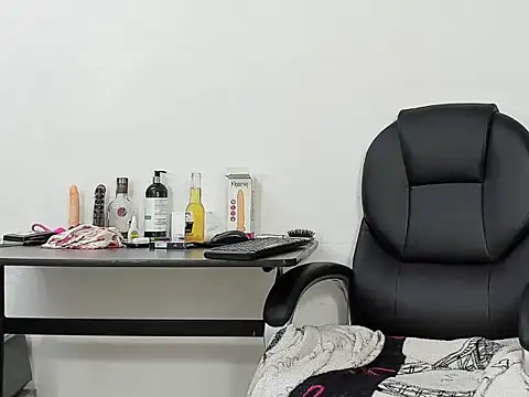 Aisha hotts777 online show from September 25, 2025, 2:50 am