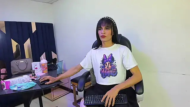 Aisha hotts777 online show from April 11, 2026, 9:24 am