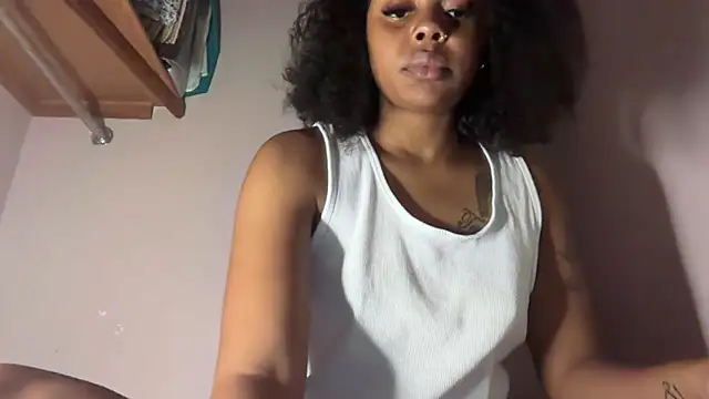 Liaprettygirl online show from March 15, 2026, 7:37 am