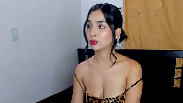 Snapshot of MelyRousee chatting on September 30, 2025, 11:33 pm MelyRousee online show from September 30, 2025, 11:33 pm