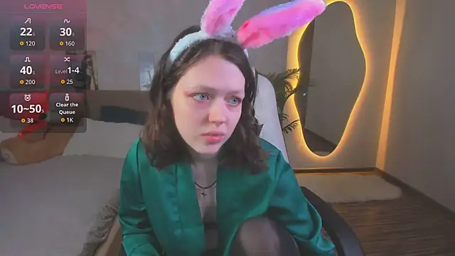 Lunar Lily online show from April 5, 2026, 5:36 am