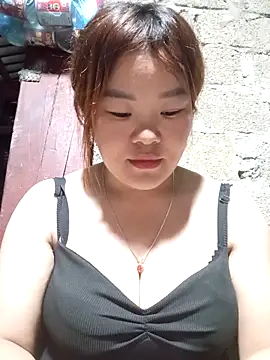 sukabae00 online show from April 14, 2026, 2:33 pm