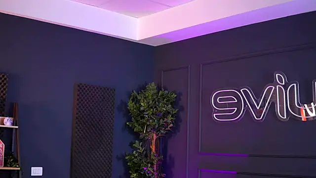 Snapshot of SiennaRuh chatting on December 4, 2025, 11:20 am SiennaRuh online show from December 4, 2025, 11:20 am