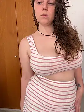 TenderLaGlamor online show from May 20, 2026, 11:18 am