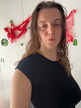 TenderLaGlamor online show from November 1, 2025, 10:53 am