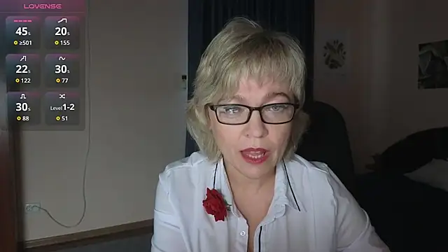 Snapshot of Rosette_Pricky chatting on October 10, 2025, 1:01 pm Rosette Pricky online show from October 10, 2025, 1:01 pm