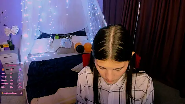 Snapshot of lizzie_boom chatting on November 5, 2025, 12:47 am lizzie boom online show from November 5, 2025, 12:47 am