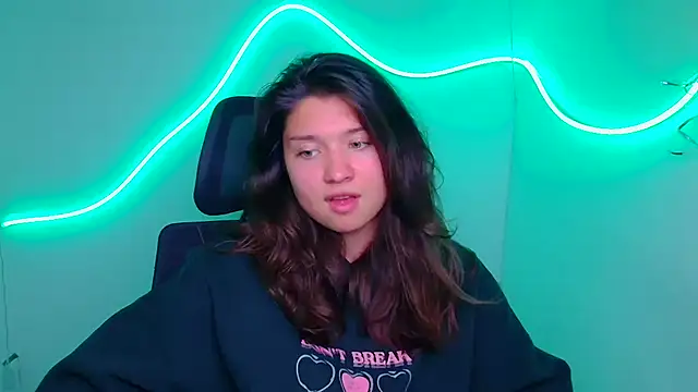 Snapshot of Sandra_Curly chatting on September 19, 2025, 9:19 pm Sandra Curly online show from September 19, 2025, 9:19 pm